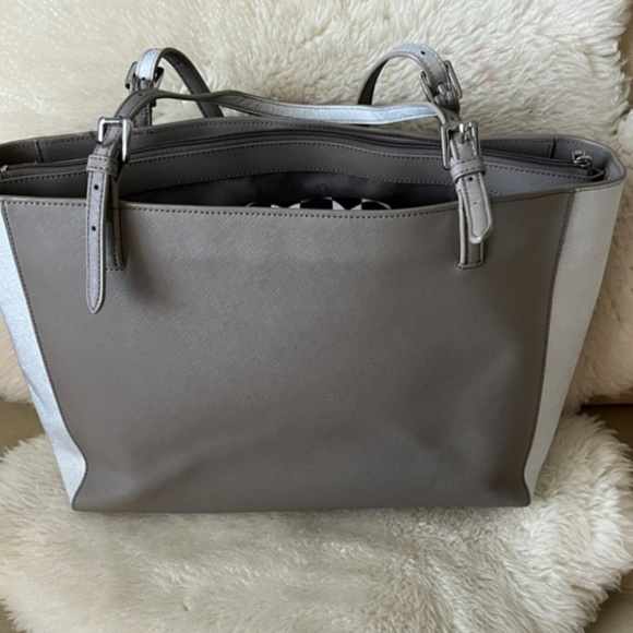 Tory Burch Robinson Tote - Picture 3 of 6